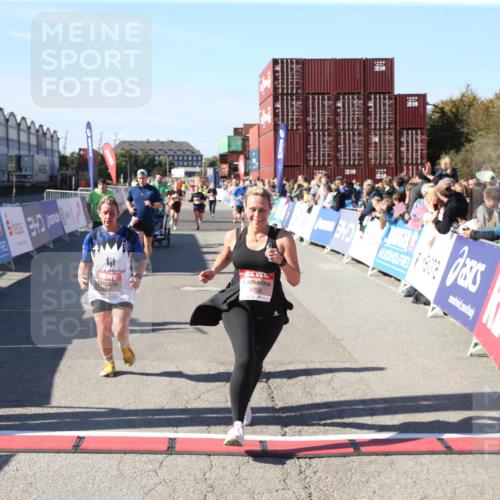 03.10.2025 - Köhlbrandbrückenlauf Jannik Wohlers http://msf.ph/oto/9126404 03.10.2025 13:22:14 Ziel 4239, 4706, 4934, 5072, 5180, 5235, 5400, 5401, 5720, 6173, 6237, 6416, 6531, 6729 meine-sportfotos.de