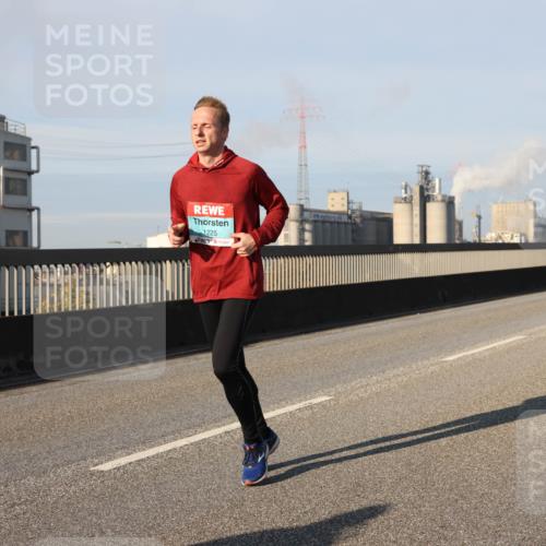 03.10.2025 - Köhlbrandbrückenlauf Lena Gebhardt http://msf.ph/oto/9126405 03.10.2025 09:46:21 Position 2 1225 meine-sportfotos.de