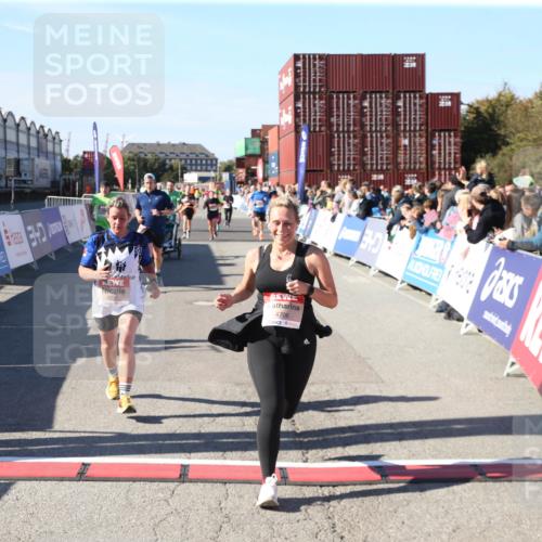03.10.2025 - Köhlbrandbrückenlauf Jannik Wohlers http://msf.ph/oto/9126407 03.10.2025 13:22:14 Ziel 4239, 4706, 4934, 5072, 5180, 5235, 5400, 5401, 5720, 6173, 6237, 6416, 6531, 6729 meine-sportfotos.de