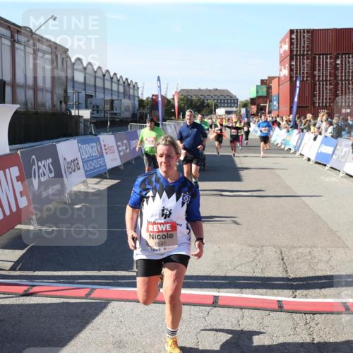 03.10.2025 - Köhlbrandbrückenlauf Jannik Wohlers http://msf.ph/oto/9126414 03.10.2025 13:22:15 Ziel 4239, 4706, 4934, 5072, 5180, 5235, 5400, 5401, 5720, 6173, 6416, 6531 meine-sportfotos.de