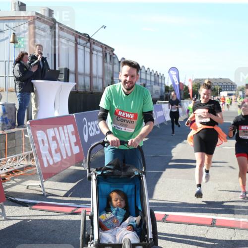03.10.2025 - Köhlbrandbrückenlauf Jannik Wohlers http://msf.ph/oto/9126438 03.10.2025 13:22:20 Ziel 4239, 4706, 4934, 5072, 5235, 5272, 5400, 5401, 5720, 5851, 5929, 6188, 6531 meine-sportfotos.de