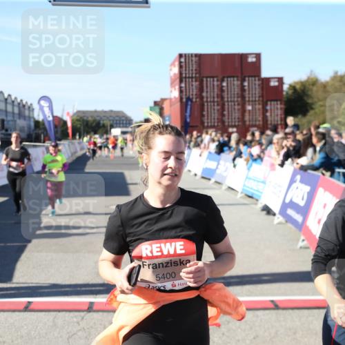 03.10.2025 - Köhlbrandbrückenlauf Jannik Wohlers http://msf.ph/oto/9126466 03.10.2025 13:22:22 Ziel 4239, 4706, 5072, 5235, 5272, 5400, 5401, 5720, 5851, 5929, 6188, 6531 meine-sportfotos.de
