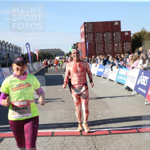 03.10.2025 - Köhlbrandbrückenlauf Jannik Wohlers http://msf.ph/oto/9126470 03.10.2025 13:22:25 Ziel 4239, 5072, 5235, 5272, 5400, 5401, 5720, 5851, 5929, 6188 meine-sportfotos.de