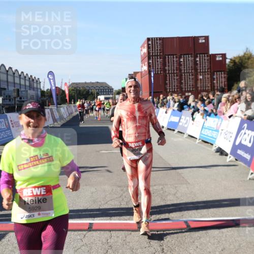 03.10.2025 - Köhlbrandbrückenlauf Jannik Wohlers http://msf.ph/oto/9126471 03.10.2025 13:22:25 Ziel 4239, 5072, 5235, 5272, 5400, 5401, 5720, 5851, 5929, 6188 meine-sportfotos.de