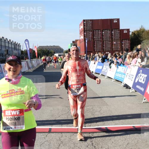 03.10.2025 - Köhlbrandbrückenlauf Jannik Wohlers http://msf.ph/oto/9126475 03.10.2025 13:22:25 Ziel 4239, 5072, 5235, 5272, 5400, 5401, 5720, 5851, 5929, 6188 meine-sportfotos.de