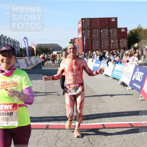 03.10.2025 - Köhlbrandbrückenlauf Jannik Wohlers http://msf.ph/oto/9126477 03.10.2025 13:22:25 Ziel 4239, 5072, 5235, 5272, 5400, 5401, 5720, 5851, 5929, 6188 meine-sportfotos.de
