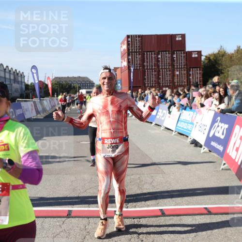 03.10.2025 - Köhlbrandbrückenlauf Jannik Wohlers http://msf.ph/oto/9126480 03.10.2025 13:22:25 Ziel 4239, 5072, 5235, 5272, 5400, 5401, 5720, 5851, 5929, 6188 meine-sportfotos.de