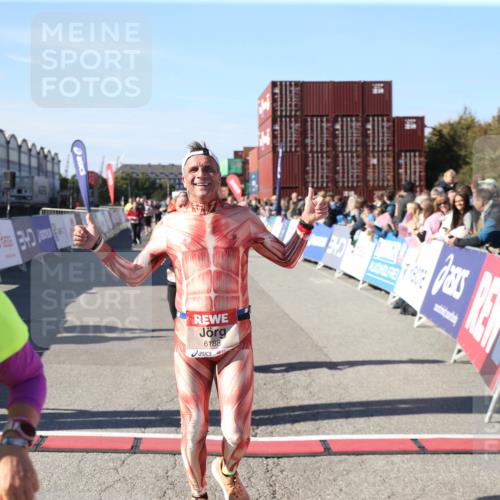 03.10.2025 - Köhlbrandbrückenlauf Jannik Wohlers http://msf.ph/oto/9126487 03.10.2025 13:22:26 Ziel 4239, 5072, 5214, 5235, 5272, 5400, 5401, 5720, 5839, 5851, 5929, 6188 meine-sportfotos.de