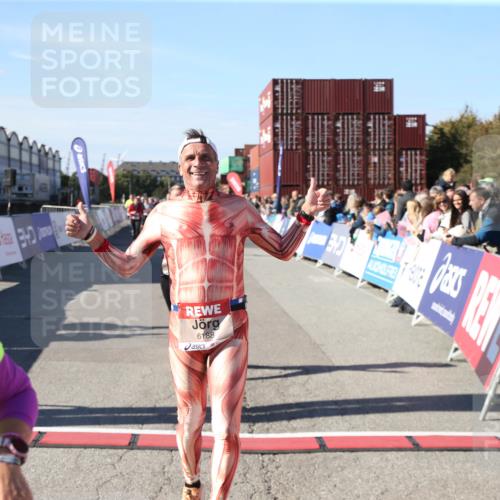 03.10.2025 - Köhlbrandbrückenlauf Jannik Wohlers http://msf.ph/oto/9126490 03.10.2025 13:22:26 Ziel 4239, 5072, 5214, 5235, 5272, 5400, 5401, 5720, 5839, 5851, 5929, 6188 meine-sportfotos.de