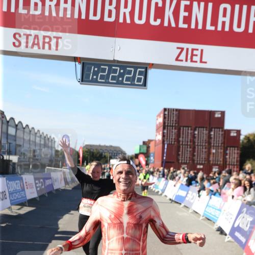 03.10.2025 - Köhlbrandbrückenlauf Jannik Wohlers http://msf.ph/oto/9126499 03.10.2025 13:22:27 Ziel 4239, 5072, 5214, 5272, 5400, 5401, 5720, 5839, 5851, 5929, 6188, 6733 meine-sportfotos.de