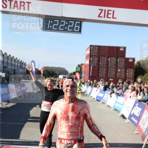 03.10.2025 - Köhlbrandbrückenlauf Jannik Wohlers http://msf.ph/oto/9126502 03.10.2025 13:22:27 Ziel 4239, 5072, 5214, 5272, 5400, 5401, 5720, 5839, 5851, 5929, 6188, 6733 meine-sportfotos.de