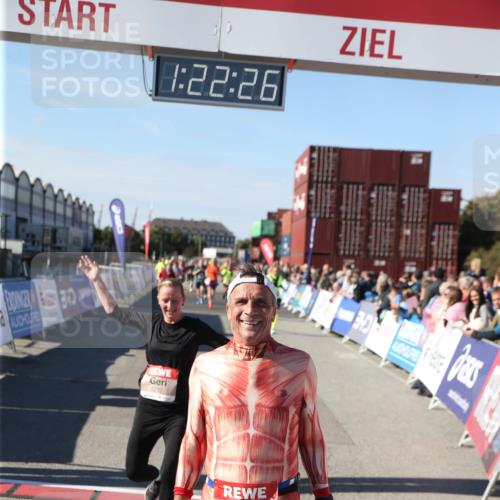 03.10.2025 - Köhlbrandbrückenlauf Jannik Wohlers http://msf.ph/oto/9126504 03.10.2025 13:22:27 Ziel 4239, 5072, 5214, 5272, 5400, 5401, 5720, 5839, 5851, 5929, 6188, 6733 meine-sportfotos.de