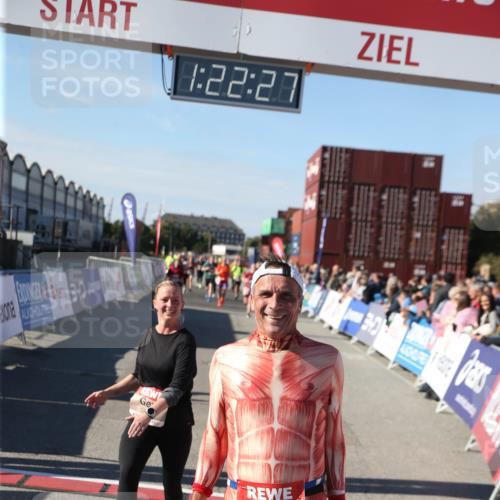 03.10.2025 - Köhlbrandbrückenlauf Jannik Wohlers http://msf.ph/oto/9126508 03.10.2025 13:22:27 Ziel 4239, 5072, 5214, 5272, 5400, 5401, 5720, 5839, 5851, 5929, 6188, 6733 meine-sportfotos.de