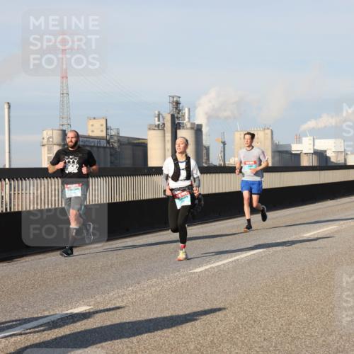 03.10.2025 - Köhlbrandbrückenlauf Lena Gebhardt http://msf.ph/oto/9126510 03.10.2025 09:46:27 Position 2  meine-sportfotos.de