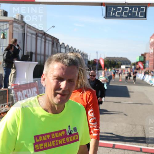03.10.2025 - Köhlbrandbrückenlauf Jannik Wohlers http://msf.ph/oto/9126513 03.10.2025 13:22:42 Ziel 4481, 4482, 4508, 5122, 5125, 5167, 5213, 5214, 5675, 5839, 5928, 5933, 5982, 6107, 6261, 6300, 6413, 6733 meine-sportfotos.de