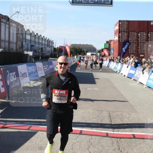 03.10.2025 - Köhlbrandbrückenlauf Jannik Wohlers http://msf.ph/oto/9126514 03.10.2025 13:22:43 Ziel 4481, 4482, 4508, 5122, 5125, 5167, 5213, 5675, 5928, 5933, 5982, 6107, 6261, 6300, 6413, 6733 meine-sportfotos.de
