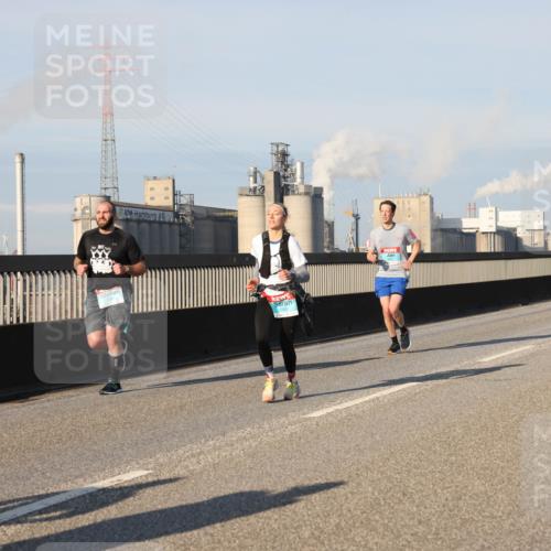 03.10.2025 - Köhlbrandbrückenlauf Lena Gebhardt http://msf.ph/oto/9126520 03.10.2025 09:46:27 Position 2  meine-sportfotos.de