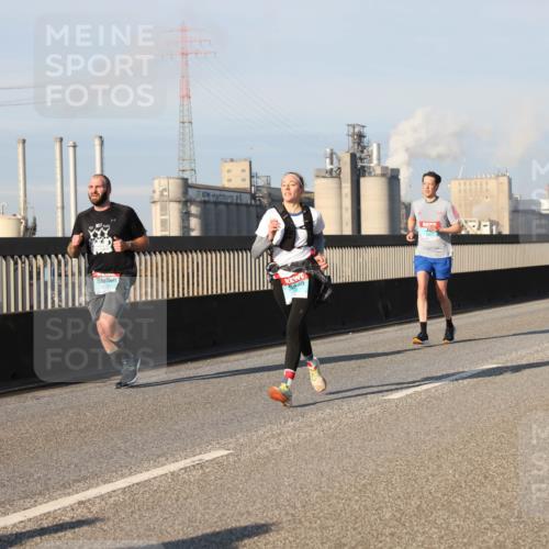 03.10.2025 - Köhlbrandbrückenlauf Lena Gebhardt http://msf.ph/oto/9126531 03.10.2025 09:46:28 Position 2  meine-sportfotos.de