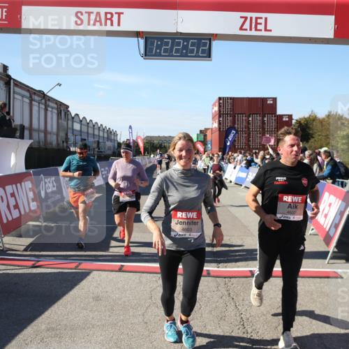 03.10.2025 - Köhlbrandbrückenlauf Jannik Wohlers http://msf.ph/oto/9126540 03.10.2025 13:22:53 Ziel 4602, 4603, 5046, 5189, 5924, 5925, 6027, 6107 meine-sportfotos.de