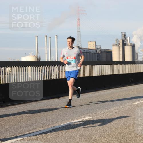 03.10.2025 - Köhlbrandbrückenlauf Lena Gebhardt http://msf.ph/oto/9126560 03.10.2025 09:46:29 Position 2 3331 meine-sportfotos.de