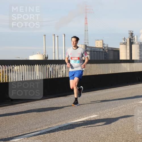 03.10.2025 - Köhlbrandbrückenlauf Lena Gebhardt http://msf.ph/oto/9126563 03.10.2025 09:46:30 Position 2 2857 meine-sportfotos.de