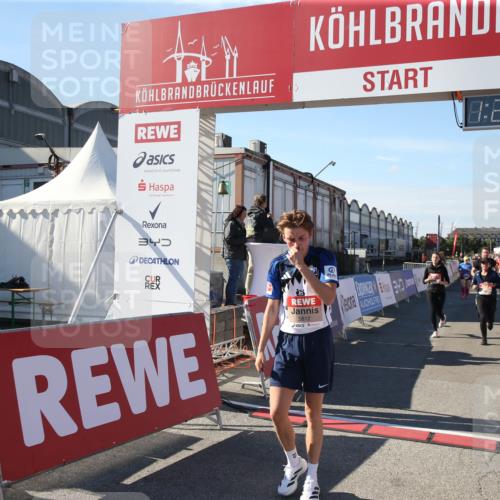 03.10.2025 - Köhlbrandbrückenlauf Jannik Wohlers http://msf.ph/oto/9126628 03.10.2025 13:23:03 Ziel 4350, 4904, 4964, 4987, 5046, 5189, 5712, 5812, 6027, 6070, 6071 meine-sportfotos.de