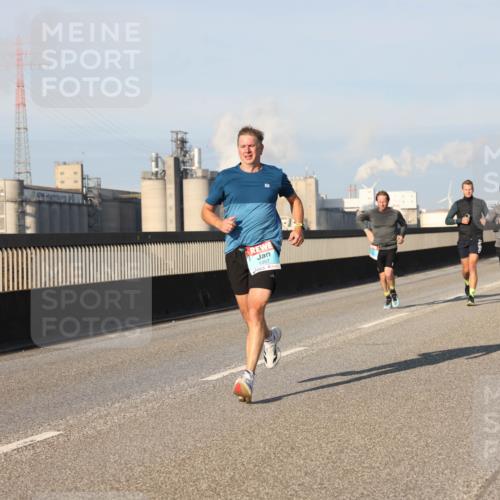 03.10.2025 - Köhlbrandbrückenlauf Lena Gebhardt http://msf.ph/oto/9126636 03.10.2025 09:46:32 Position 2 1357 meine-sportfotos.de