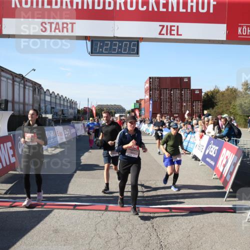 03.10.2025 - Köhlbrandbrückenlauf Jannik Wohlers http://msf.ph/oto/9126638 03.10.2025 13:23:05 Ziel 4350, 4904, 4905, 4964, 4987, 5046, 5189, 5573, 5712, 5716, 5812, 6027, 6070, 6071 meine-sportfotos.de