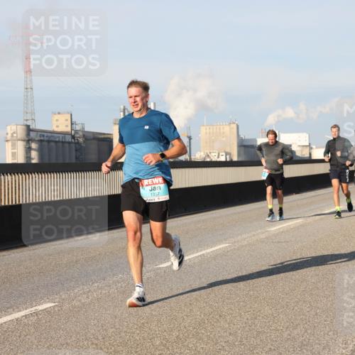 03.10.2025 - Köhlbrandbrückenlauf Lena Gebhardt http://msf.ph/oto/9126641 03.10.2025 09:46:33 Position 2 1357 meine-sportfotos.de