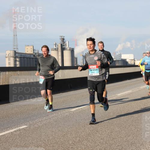 03.10.2025 - Köhlbrandbrückenlauf Lena Gebhardt http://msf.ph/oto/9126687 03.10.2025 09:46:35 Position 2 2587 meine-sportfotos.de