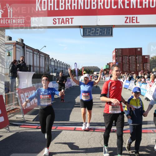 03.10.2025 - Köhlbrandbrückenlauf Jannik Wohlers http://msf.ph/oto/9126708 03.10.2025 13:23:11 Ziel 4339, 4350, 4553, 4904, 4905, 4964, 4987, 5076, 5573, 5712, 5716, 6070, 6071, 6652 meine-sportfotos.de