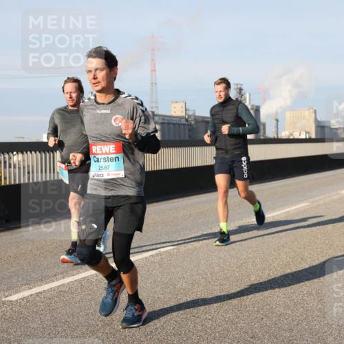 03.10.2025 - Köhlbrandbrückenlauf Lena Gebhardt http://msf.ph/oto/9126737 03.10.2025 09:46:37 Position 2 2587 meine-sportfotos.de