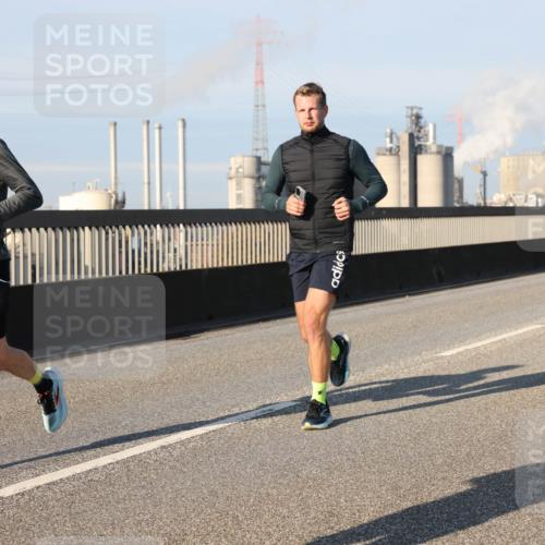 03.10.2025 - Köhlbrandbrückenlauf Lena Gebhardt http://msf.ph/oto/9126752 03.10.2025 09:46:37 Position 2  meine-sportfotos.de