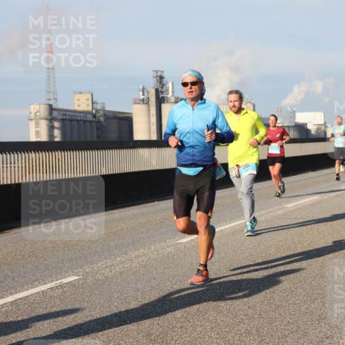 03.10.2025 - Köhlbrandbrückenlauf Lena Gebhardt http://msf.ph/oto/9126766 03.10.2025 09:46:38 Position 2  meine-sportfotos.de