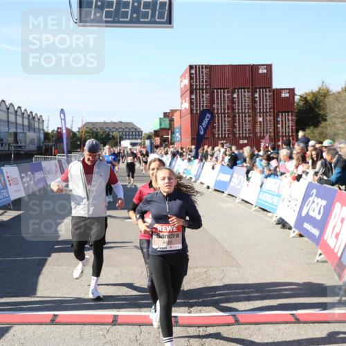 03.10.2025 - Köhlbrandbrückenlauf Jannik Wohlers http://msf.ph/oto/9126788 03.10.2025 13:23:51 Ziel 4285, 4465, 4743, 4918, 5081, 5093, 5397, 5431, 5709, 5742, 5855, 6728 meine-sportfotos.de