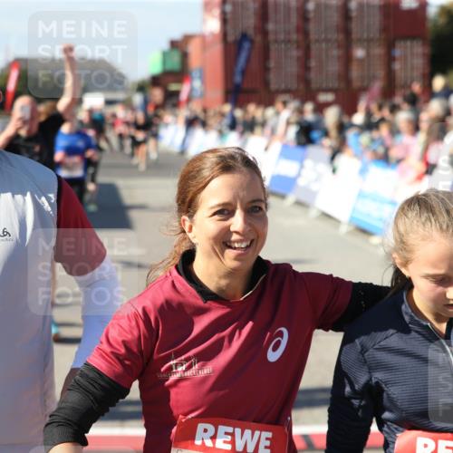 03.10.2025 - Köhlbrandbrückenlauf Jannik Wohlers http://msf.ph/oto/9126810 03.10.2025 13:23:53 Ziel 4285, 4465, 4647, 4918, 5081, 5093, 5361, 5431, 5709, 5742, 6728 meine-sportfotos.de