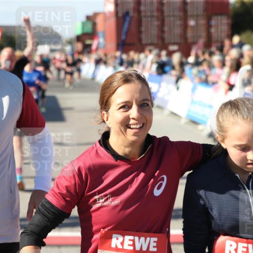 03.10.2025 - Köhlbrandbrückenlauf Jannik Wohlers http://msf.ph/oto/9126812 03.10.2025 13:23:53 Ziel 4285, 4465, 4647, 4918, 5081, 5093, 5361, 5431, 5709, 5742, 6728 meine-sportfotos.de