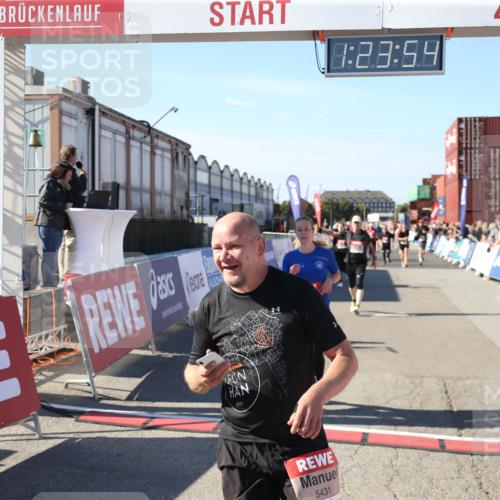 03.10.2025 - Köhlbrandbrückenlauf Jannik Wohlers http://msf.ph/oto/9126829 03.10.2025 13:23:55 Ziel 4465, 4647, 4918, 5081, 5106, 5361, 5431, 5709, 5742, 6728 meine-sportfotos.de