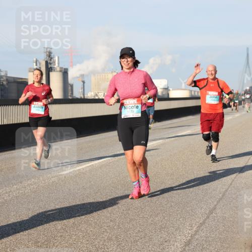 03.10.2025 - Köhlbrandbrückenlauf Lena Gebhardt http://msf.ph/oto/9126830 03.10.2025 09:46:40 Position 2 1123 meine-sportfotos.de