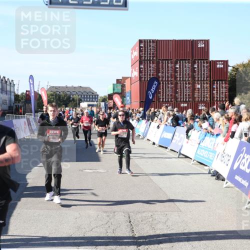 03.10.2025 - Köhlbrandbrückenlauf Jannik Wohlers http://msf.ph/oto/9126845 03.10.2025 13:23:58 Ziel 4465, 4647, 4918, 5081, 5106, 5361, 5387, 5389, 5419, 5431, 5709, 5742, 6442, 6443, 6557, 6728 meine-sportfotos.de