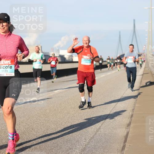 03.10.2025 - Köhlbrandbrückenlauf Lena Gebhardt http://msf.ph/oto/9126848 03.10.2025 09:46:41 Position 2 1123, 3305 meine-sportfotos.de