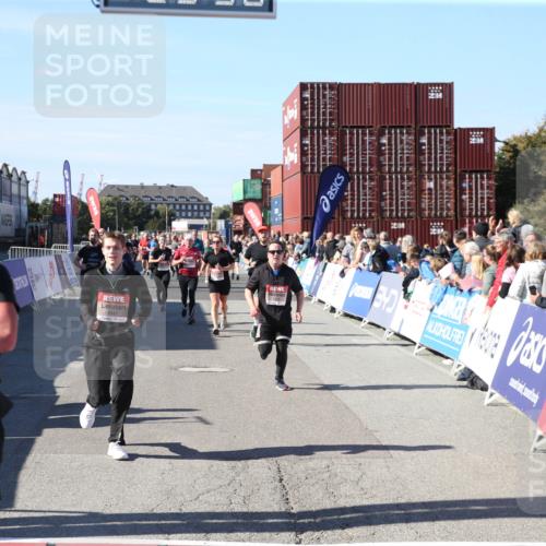 03.10.2025 - Köhlbrandbrückenlauf Jannik Wohlers http://msf.ph/oto/9126849 03.10.2025 13:23:59 Ziel 4465, 4647, 4918, 5081, 5106, 5361, 5387, 5389, 5419, 5431, 5709, 5742, 6442, 6443, 6557, 6728 meine-sportfotos.de