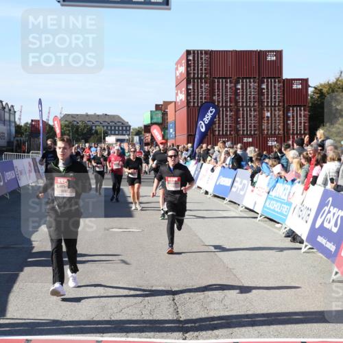 03.10.2025 - Köhlbrandbrückenlauf Jannik Wohlers http://msf.ph/oto/9126853 03.10.2025 13:23:59 Ziel 4465, 4647, 4918, 5081, 5106, 5361, 5387, 5389, 5419, 5431, 5709, 5742, 6442, 6443, 6557, 6728 meine-sportfotos.de