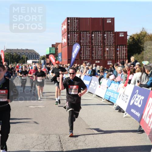 03.10.2025 - Köhlbrandbrückenlauf Jannik Wohlers http://msf.ph/oto/9126855 03.10.2025 13:23:59 Ziel 4465, 4647, 4918, 5081, 5106, 5361, 5387, 5389, 5419, 5431, 5709, 5742, 6442, 6443, 6557, 6728 meine-sportfotos.de