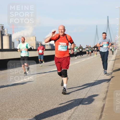 03.10.2025 - Köhlbrandbrückenlauf Lena Gebhardt http://msf.ph/oto/9126858 03.10.2025 09:46:41 Position 2 3305, 03404 meine-sportfotos.de