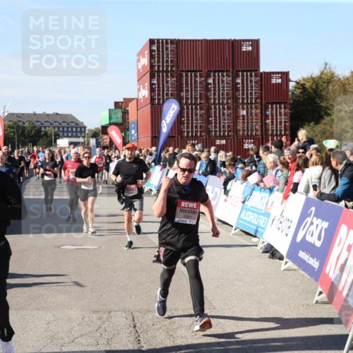 03.10.2025 - Köhlbrandbrückenlauf Jannik Wohlers http://msf.ph/oto/9126859 03.10.2025 13:24:00 Ziel 4647, 4918, 5081, 5106, 5361, 5387, 5389, 5419, 5431, 5709, 5742, 6442, 6443, 6557 meine-sportfotos.de