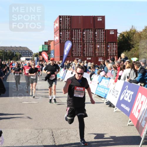 03.10.2025 - Köhlbrandbrückenlauf Jannik Wohlers http://msf.ph/oto/9126860 03.10.2025 13:24:00 Ziel 4647, 4918, 5081, 5106, 5361, 5387, 5389, 5419, 5431, 5709, 5742, 6442, 6443, 6557 meine-sportfotos.de