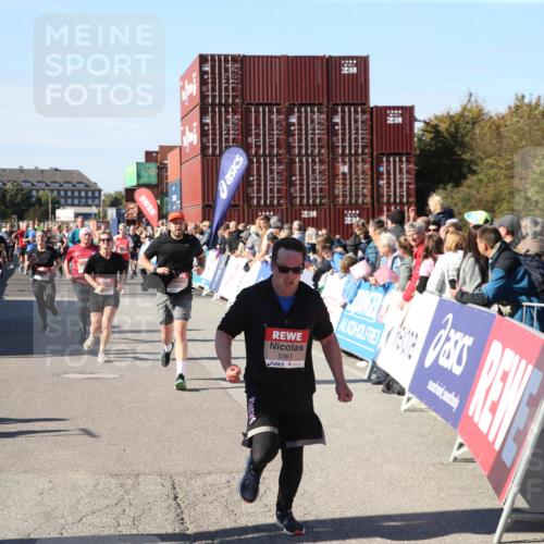 03.10.2025 - Köhlbrandbrückenlauf Jannik Wohlers http://msf.ph/oto/9126863 03.10.2025 13:24:00 Ziel 4647, 4918, 5081, 5106, 5361, 5387, 5389, 5419, 5431, 5709, 5742, 6442, 6443, 6557 meine-sportfotos.de