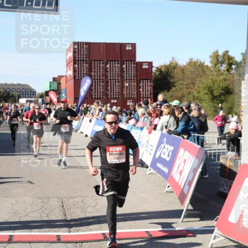 03.10.2025 - Köhlbrandbrückenlauf Jannik Wohlers http://msf.ph/oto/9126865 03.10.2025 13:24:00 Ziel 4647, 4918, 5081, 5106, 5361, 5387, 5389, 5419, 5431, 5709, 5742, 6442, 6443, 6557 meine-sportfotos.de