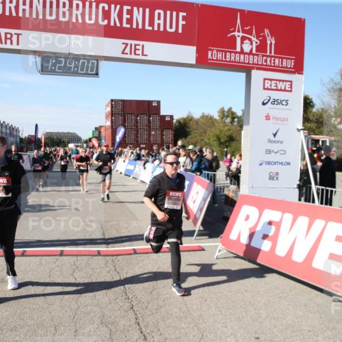 03.10.2025 - Köhlbrandbrückenlauf Jannik Wohlers http://msf.ph/oto/9126870 03.10.2025 13:24:00 Ziel 4647, 4918, 5081, 5106, 5361, 5387, 5389, 5419, 5431, 5709, 5742, 6442, 6443, 6557 meine-sportfotos.de